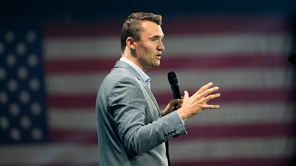 ASESINAN EN UTAH A CHARLIE KIRK, FIGURA DEL MOVIMIENTO PRO-TRUMP