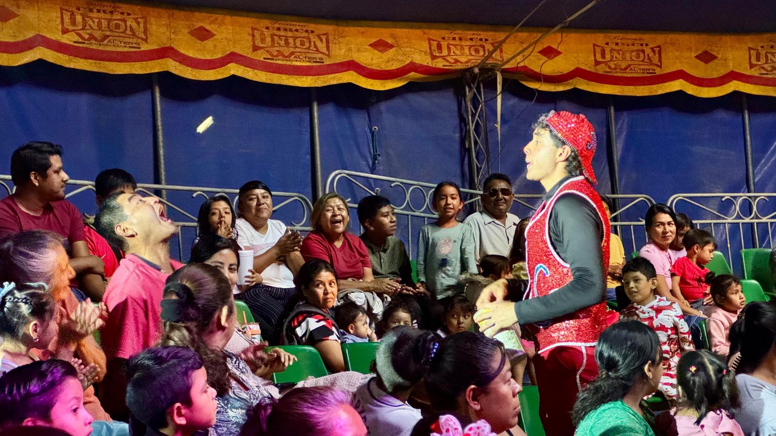 DISFRUTAN FAMILIAS DE CUAUTLA DE FUNCIÓN GRATUITA DEL CIRCO UNIÓN