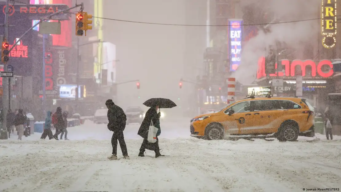 TORMENTA INVERNAL HISTÓRICA AZOTA A EE. UU