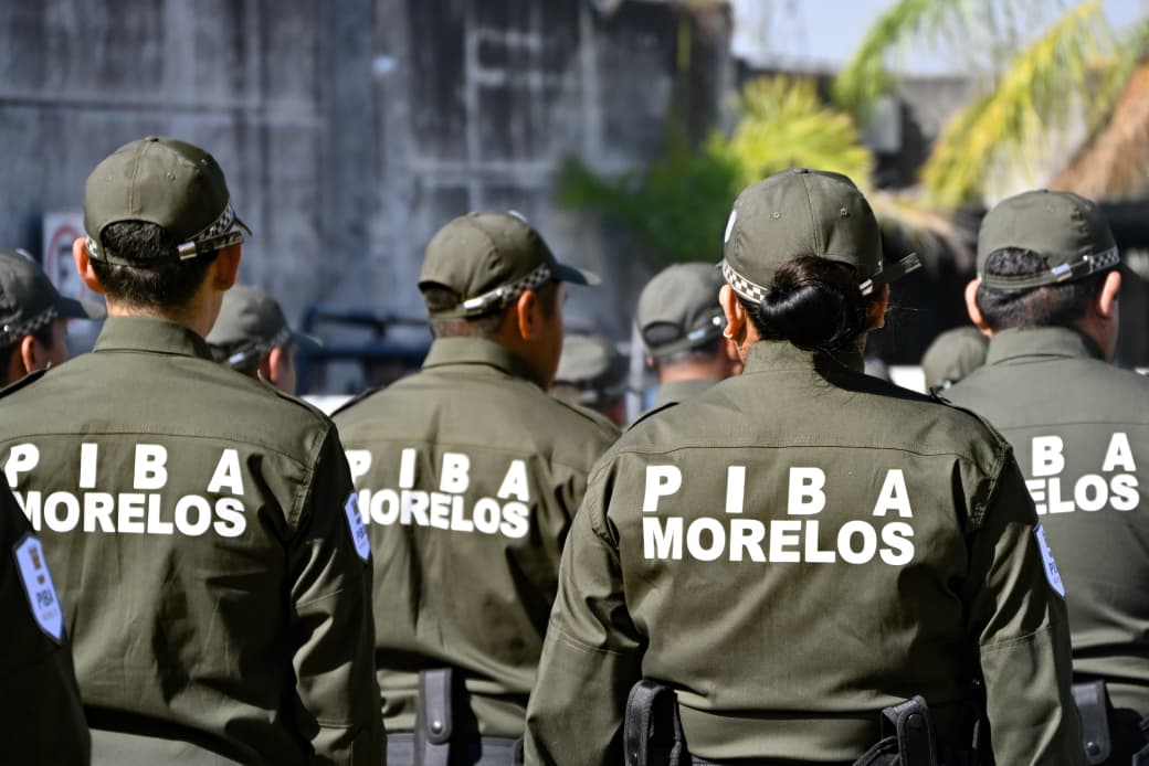 ENTREGA MARGARITA GONZÁLEZ UNIFORMES A ELEMENTOS DE LA POLICÍA INDUSTRIAL Y BANCARIA