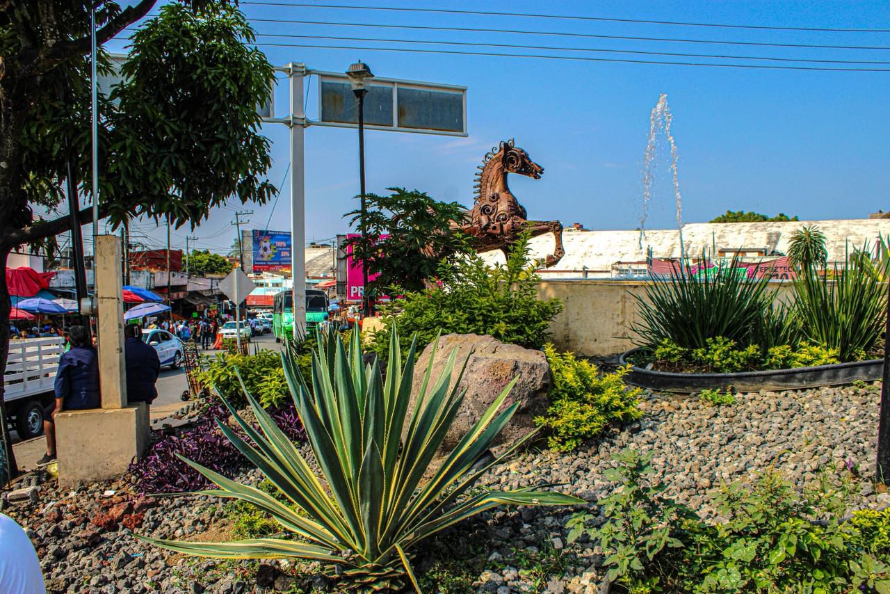RENUEVAN GLORIETA DE LOS CABALLITOS Y CAMELLÓN DEL VERGEL EN CUERNAVACA
