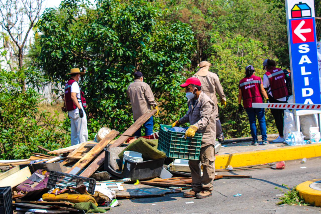 Encuentran 15 toneladas de residuos en barranca de Cuernavaca; realizan operativo de limpieza