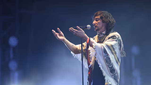 León Larregui